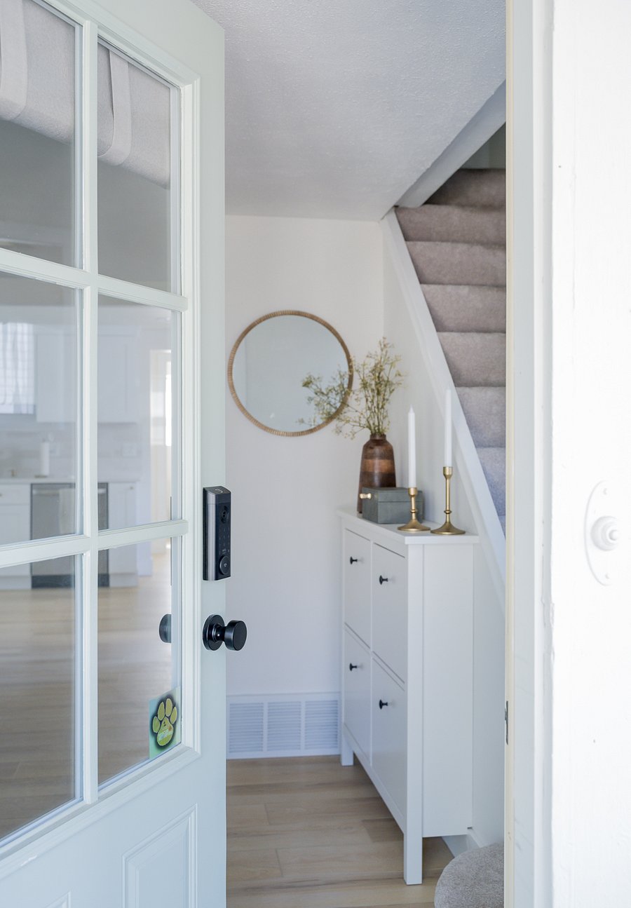 Smart lock for easy self check-in