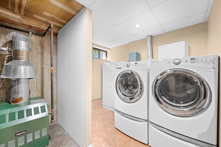 Washer/dryer available per request