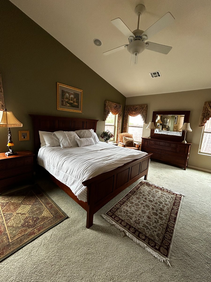 Primary bedroom with Kind bed