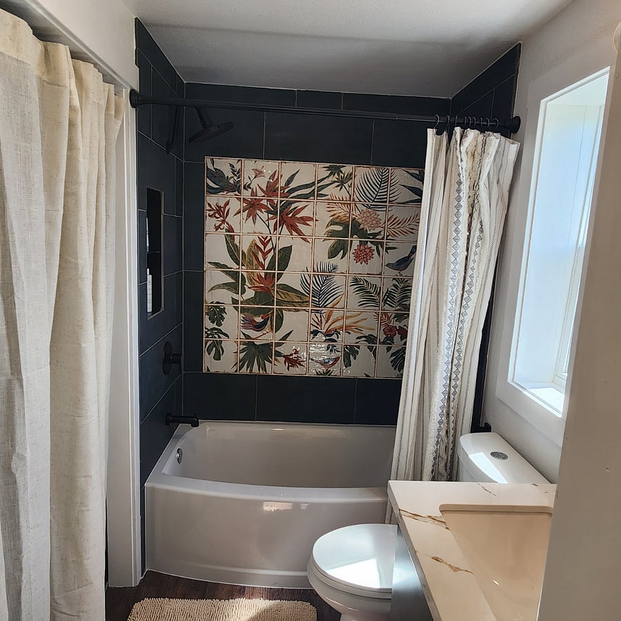 Large closet, Bay view over the toilet