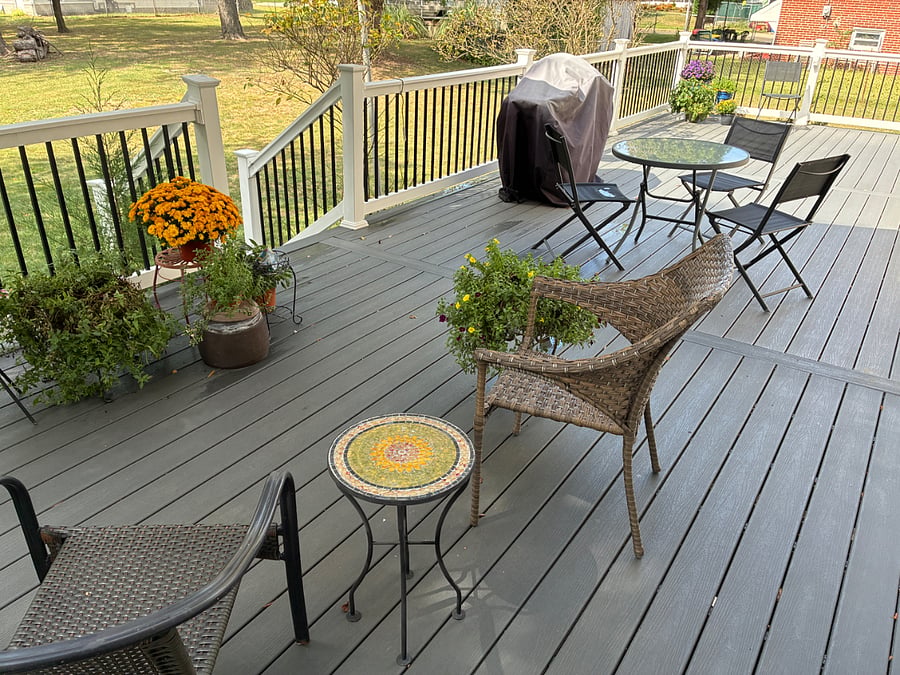 Deck with gas grill