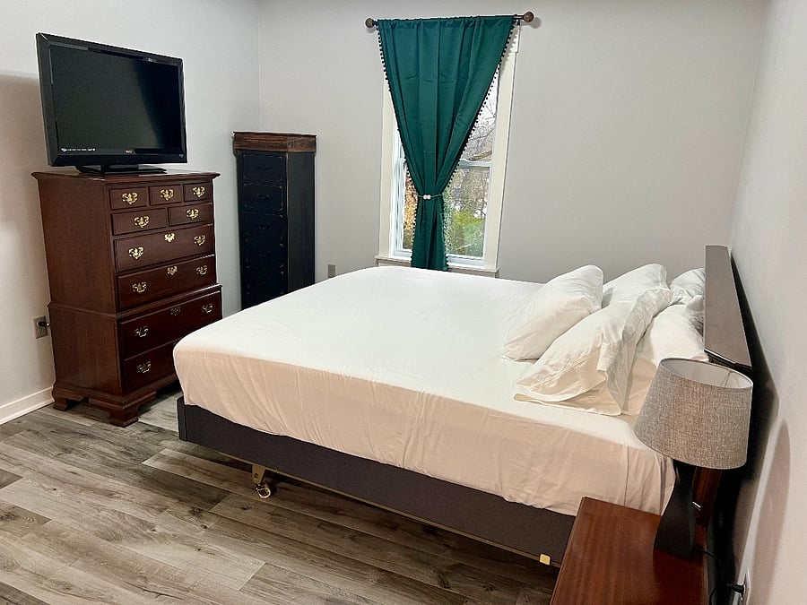Master King Size Bed - Room 1