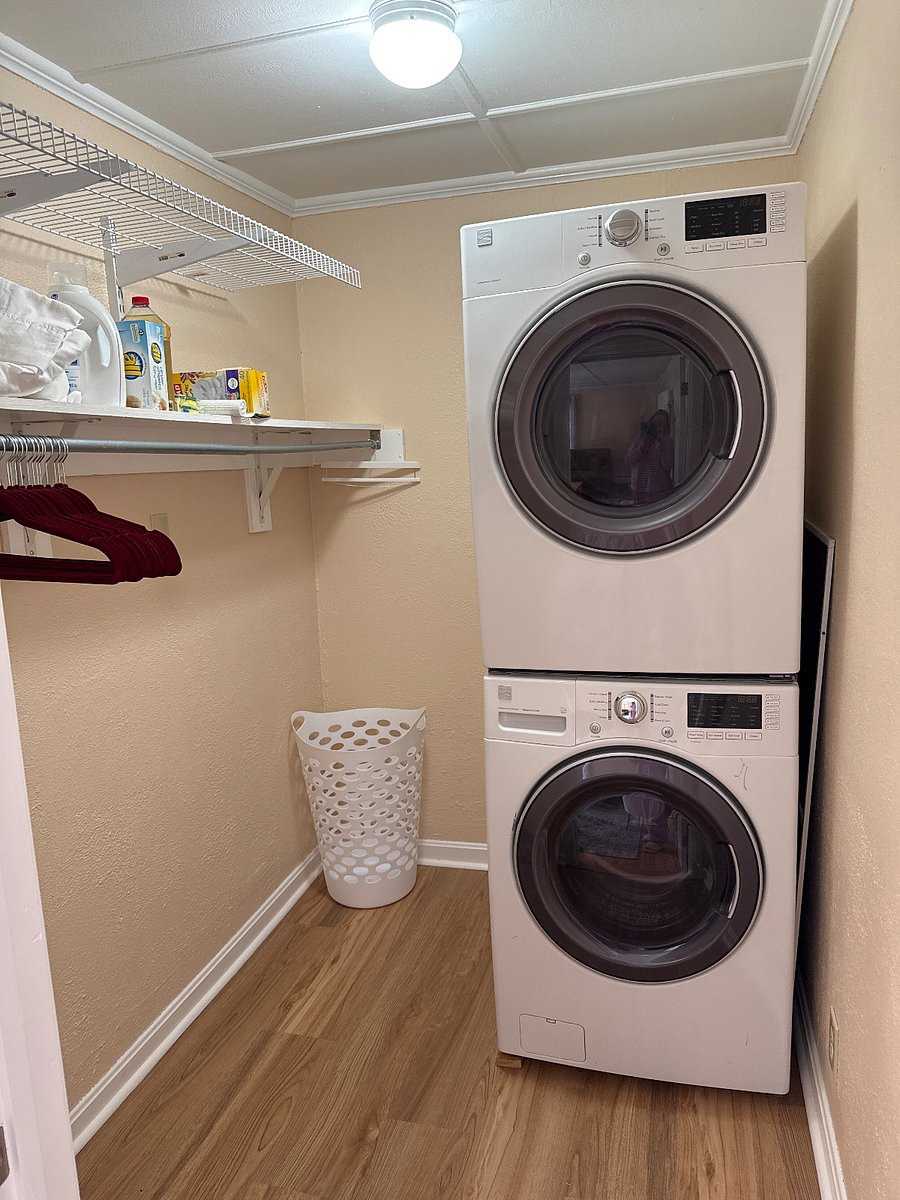 Walk in closet with washer and dryer