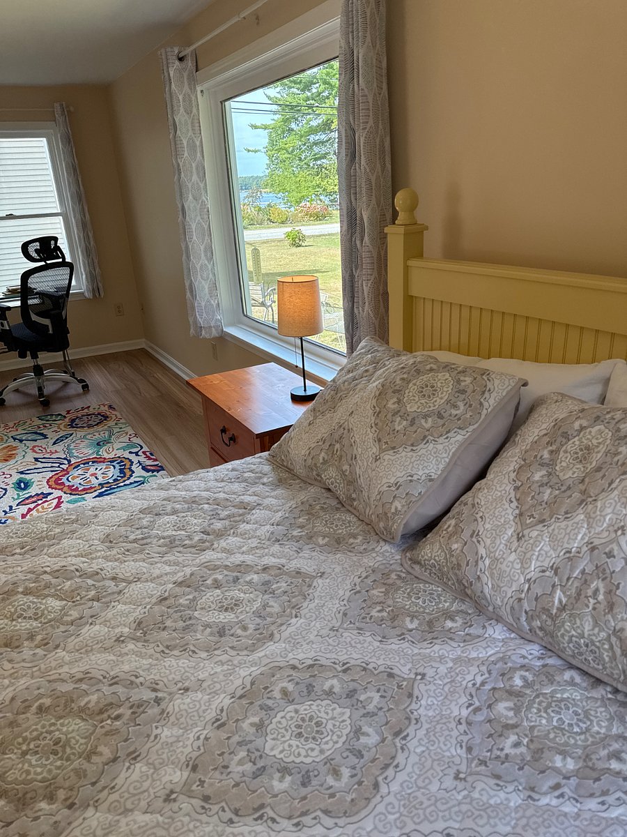 Spacious bedroom with queen bed and beautiful view