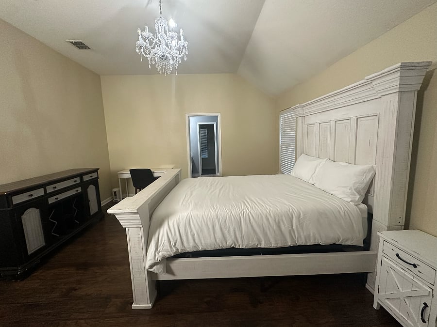 Bedroom #2 - Queen bed