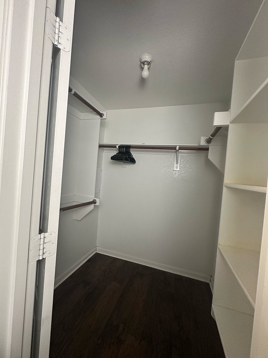 Bedroom #1 - Master Bedroom - Walk-in closet #1