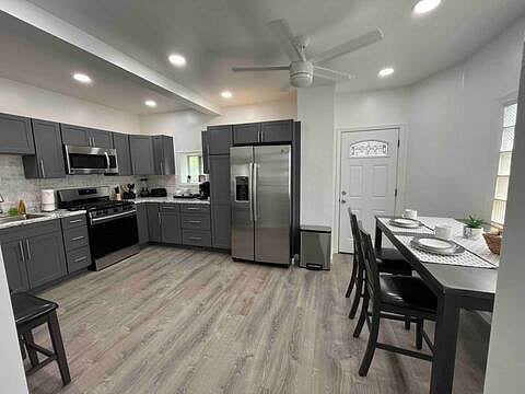 Eat in kitchen w/stainless steel appliances