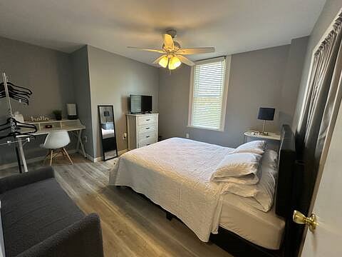 Queen sized bed w/ dedicated work space