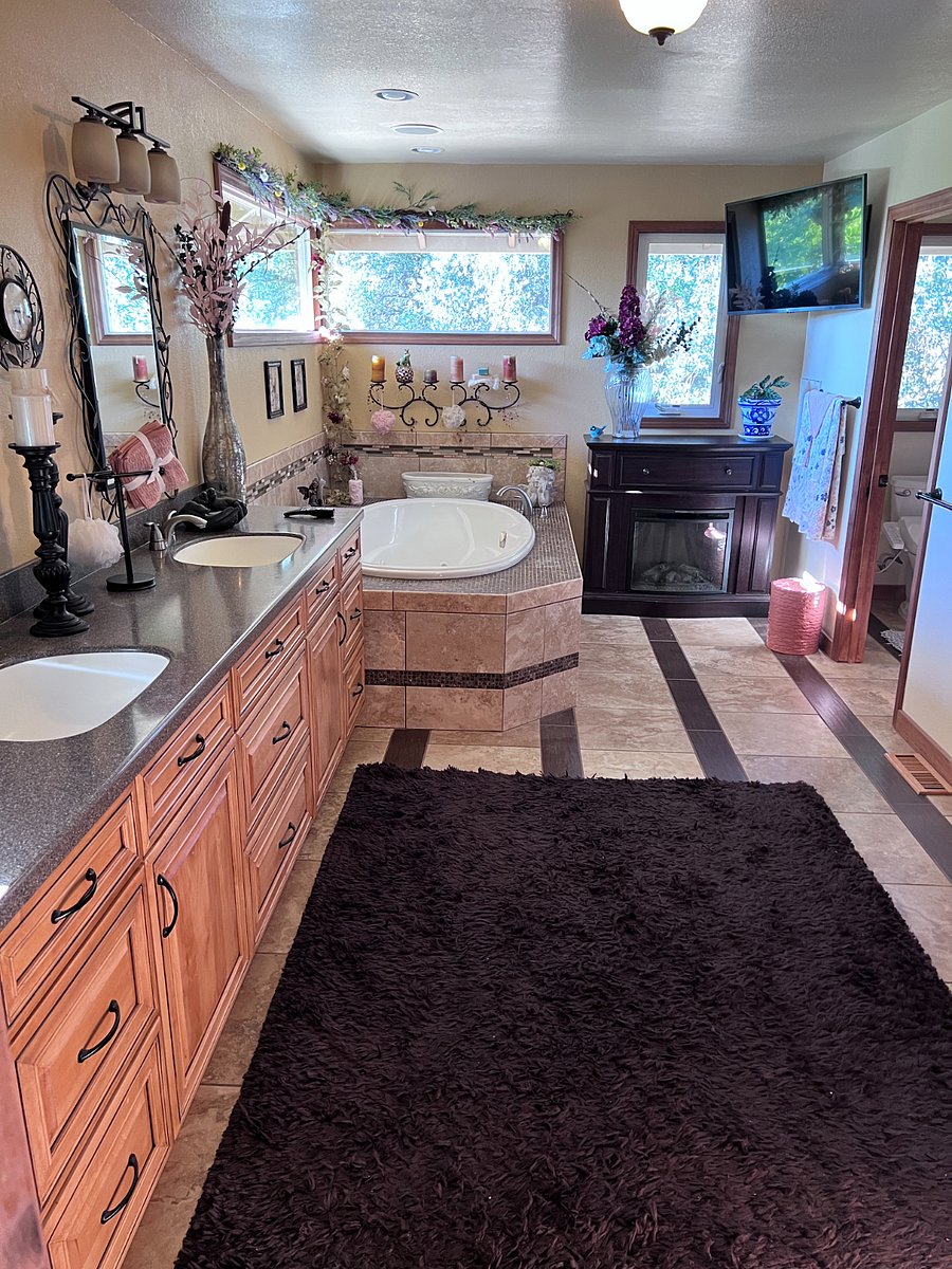 Master jacuzzi tub