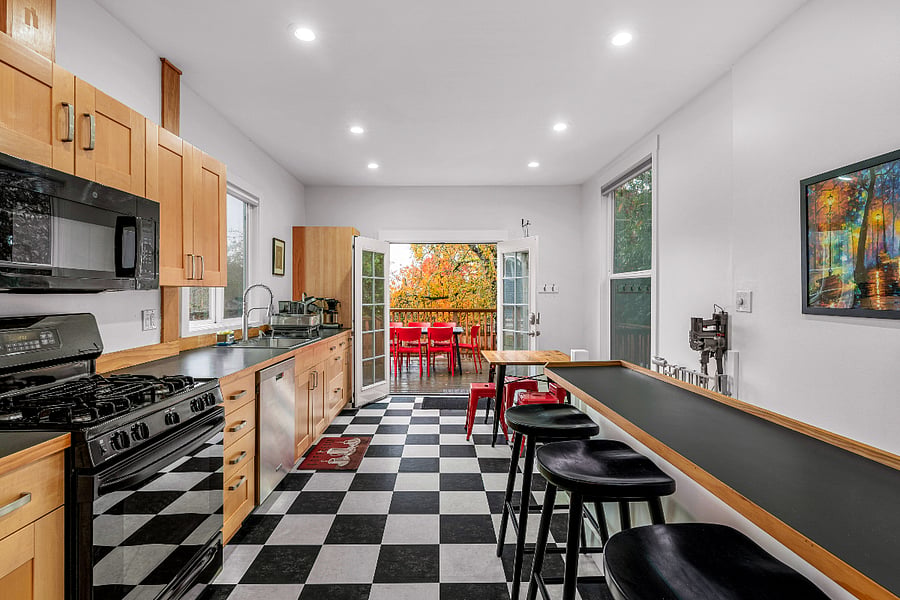 Full sized, open kitchen with all your cooking essentials