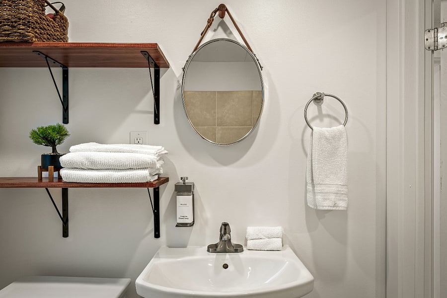 Main floor bathroom with shower/tub combo