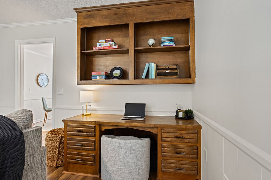 Office Space great for working from home or kid's homework! 