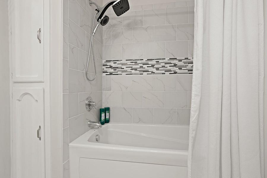 Updated Tub/Shower in Guest Bathroom