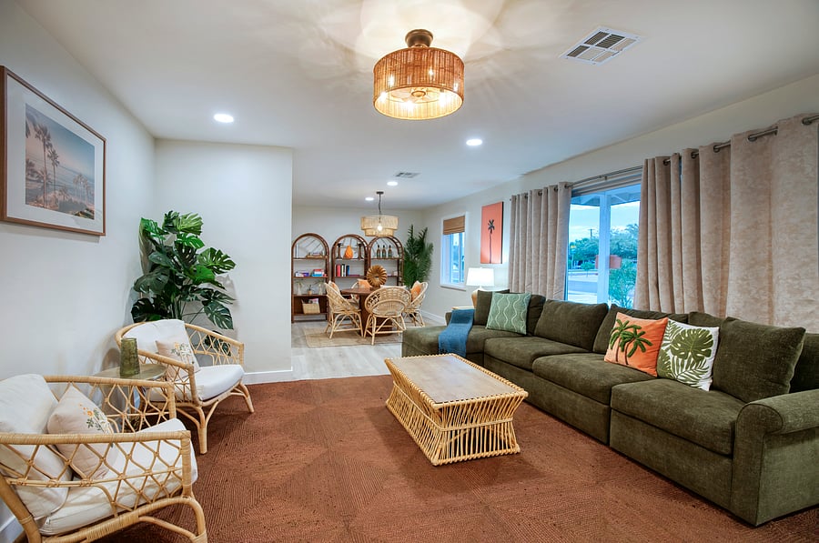 Comfortable living space for the whole group to relax together