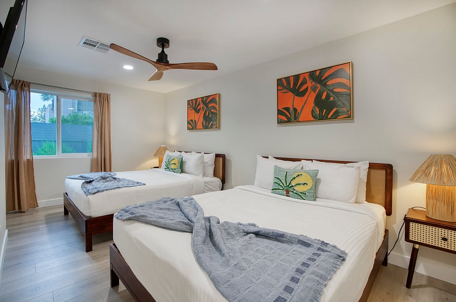 Two more queen beds give groups plenty of room to spread out