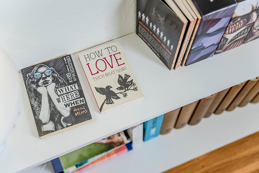 Bookshelf bedroom 2