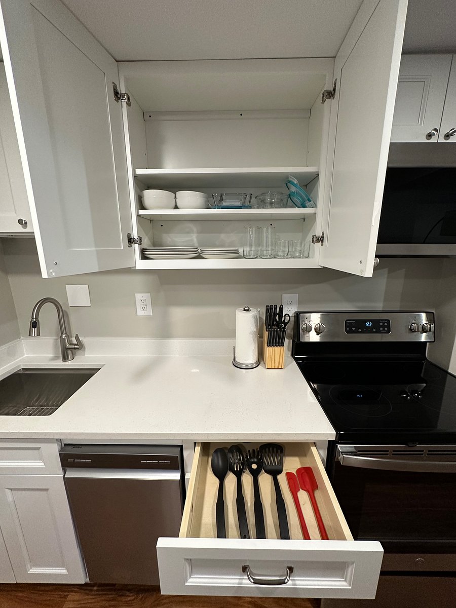 Dishes, cups, mugs, & storage containers provided