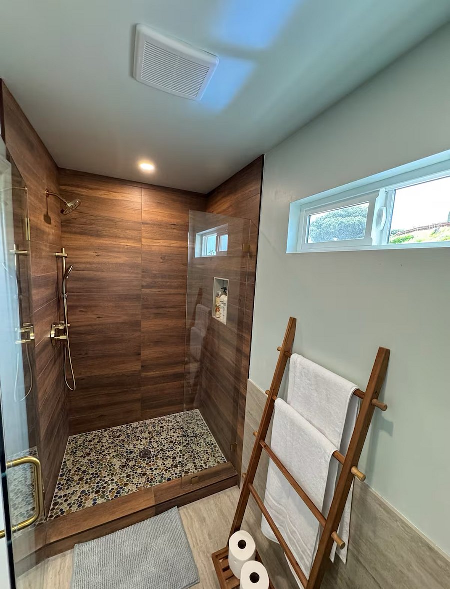 Beautiful Sauna-like shower