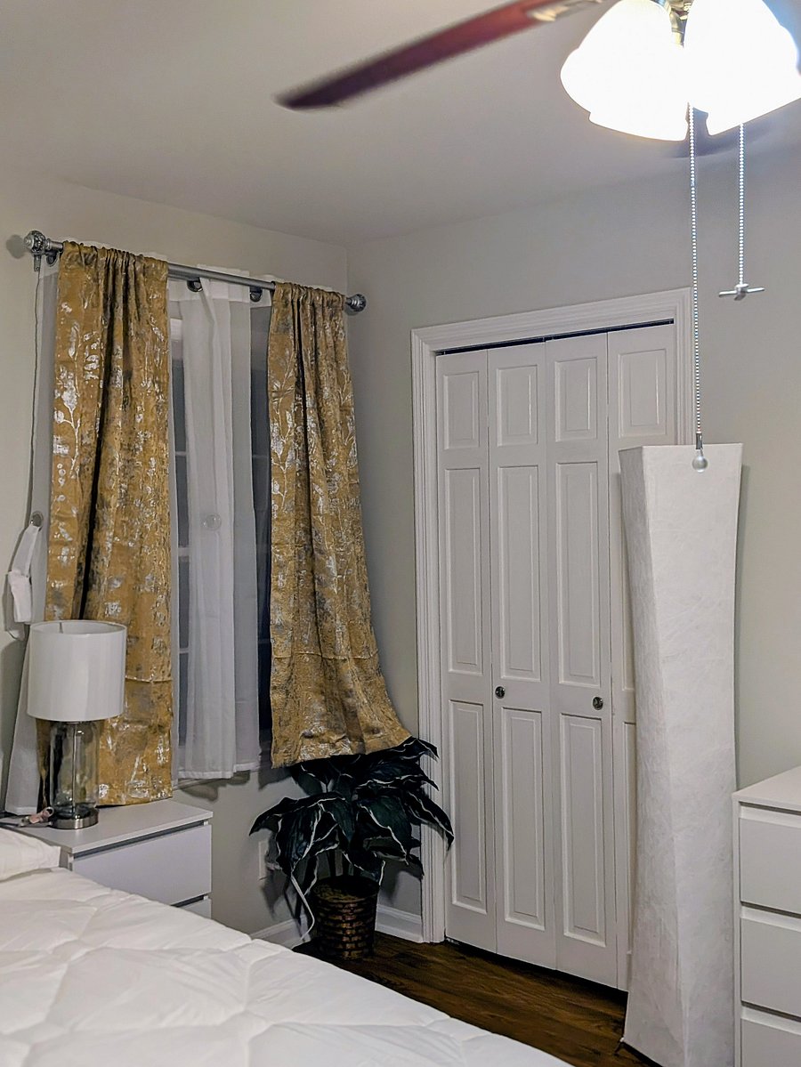 Master-walk-in closet