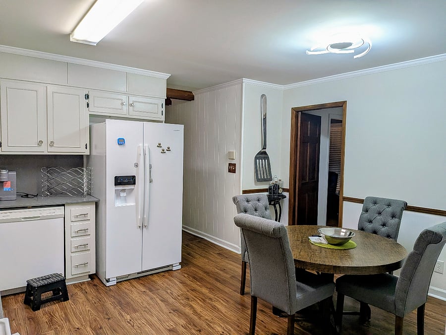 Eat-in Kitchen