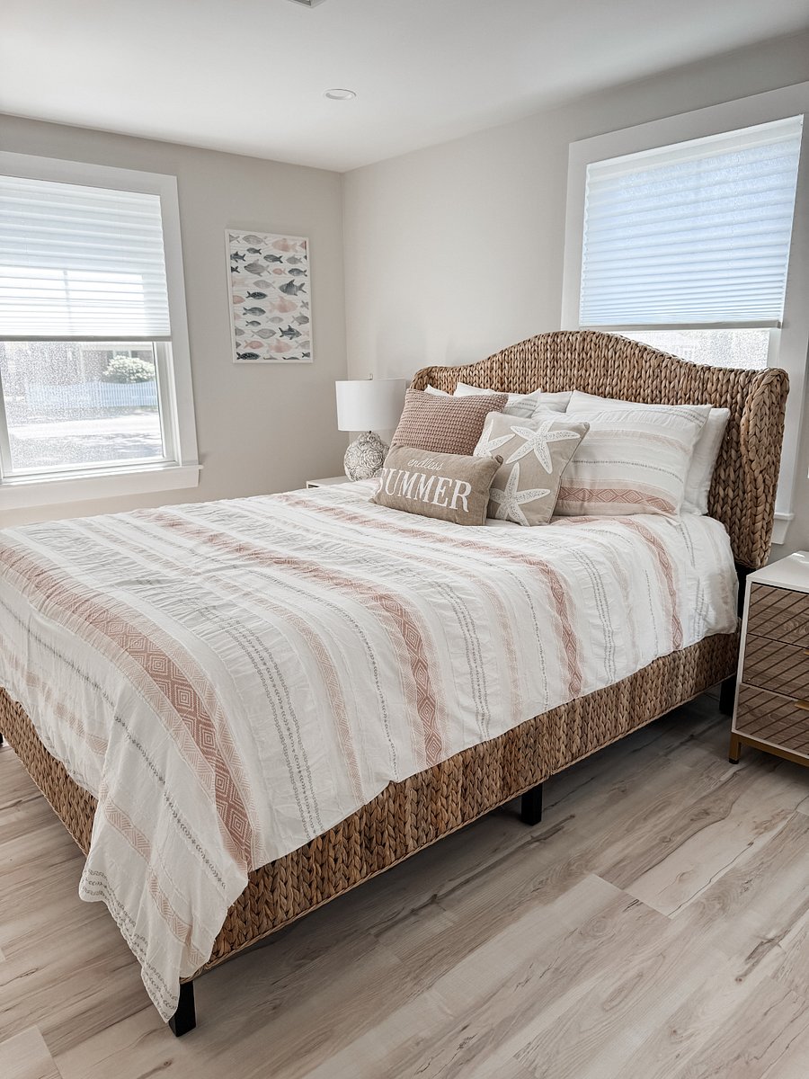 Queen bedroom 1