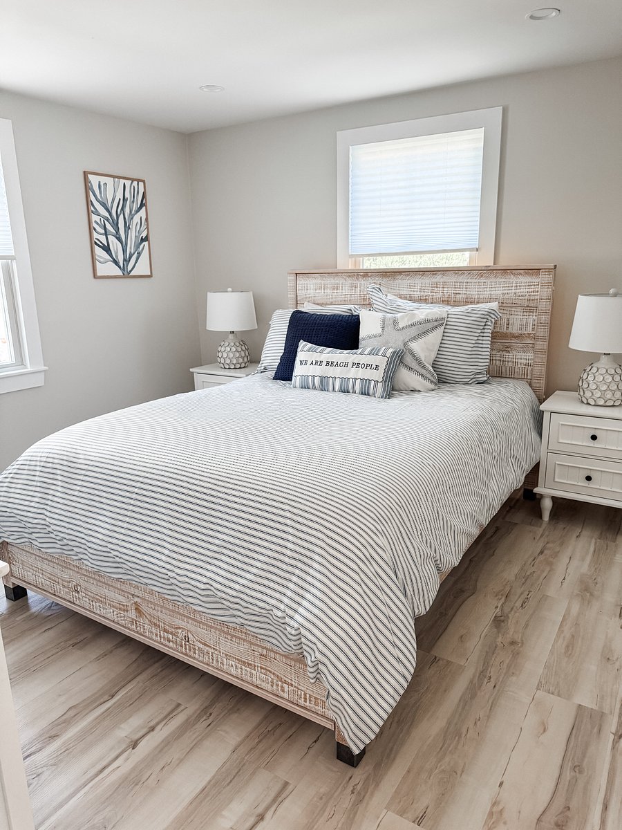 Queen bedroom 2.