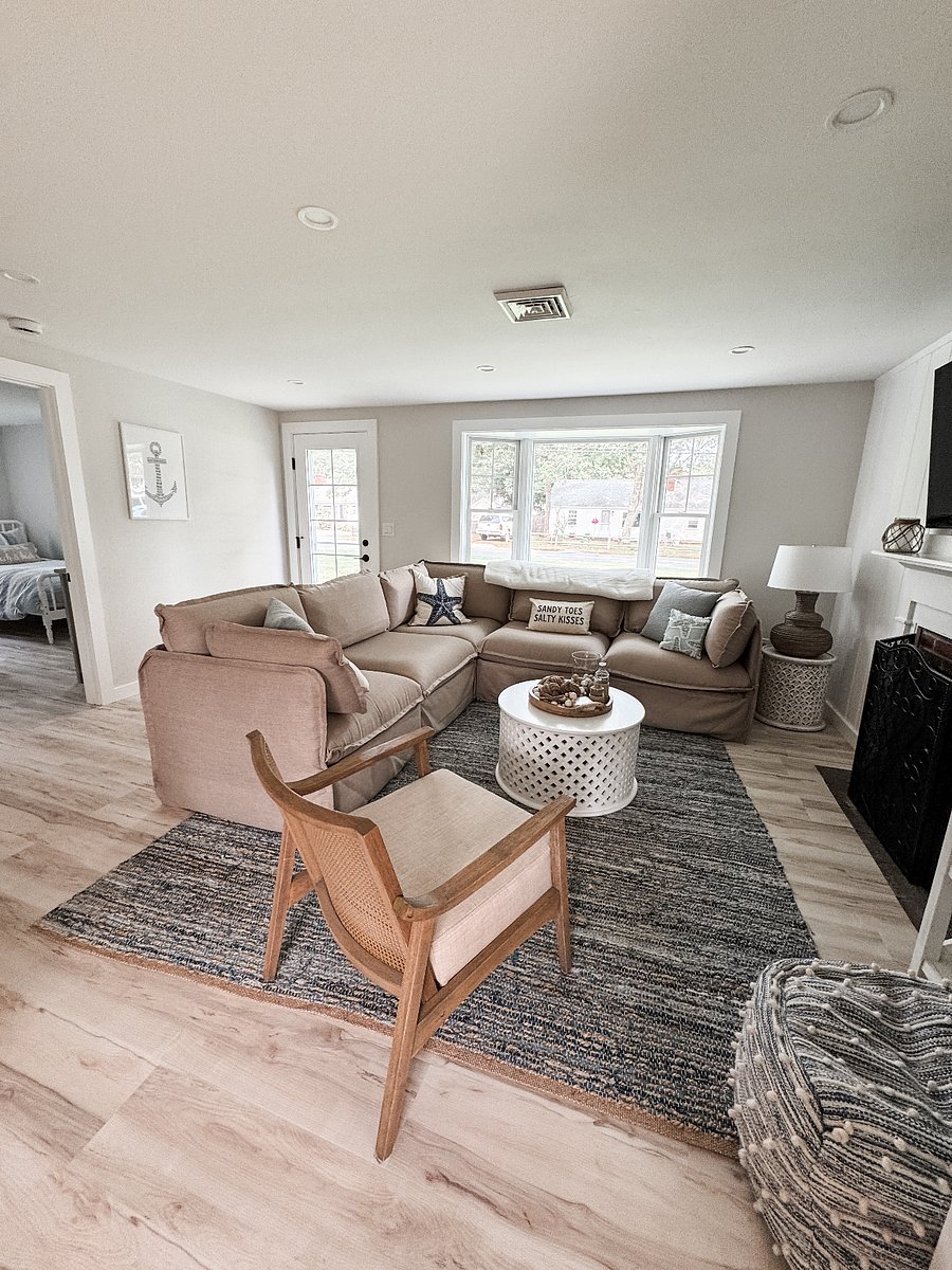 Enough seating for 6 in the living area.
