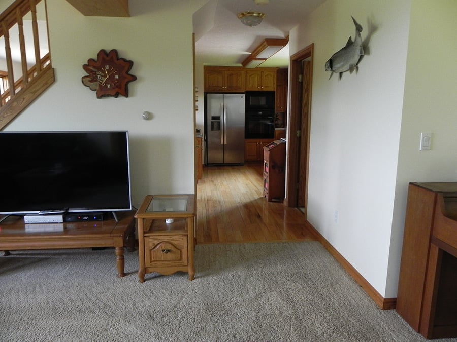 Livingroom going to kitchen