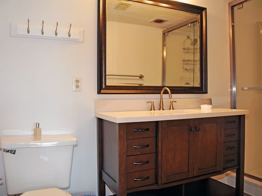 Primary en-suite bath