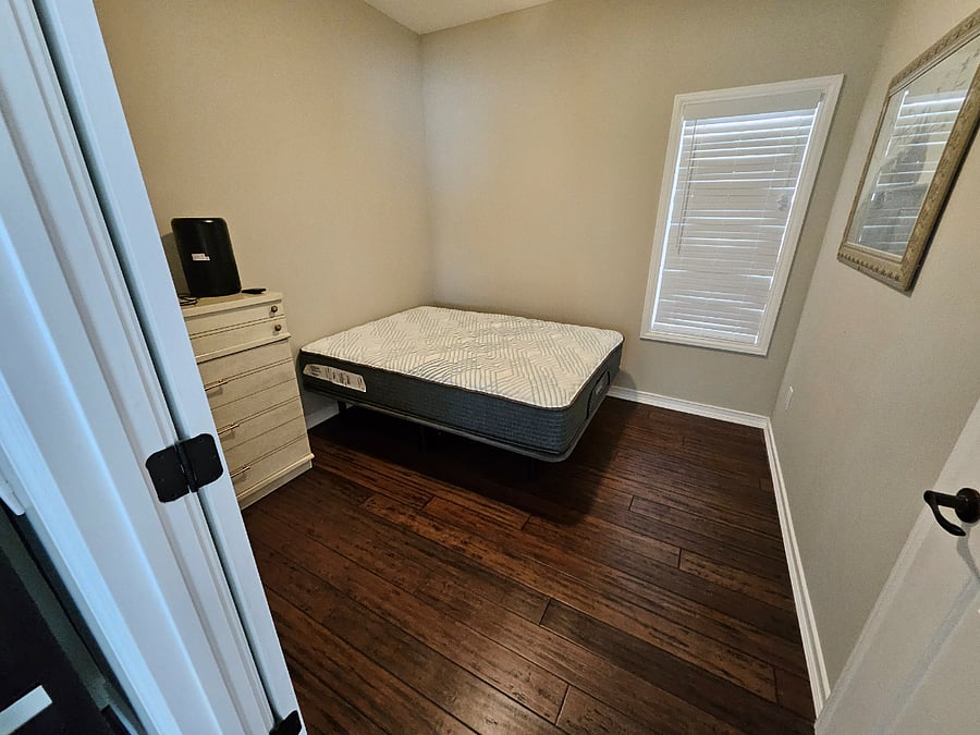 New Full Size w bedding.