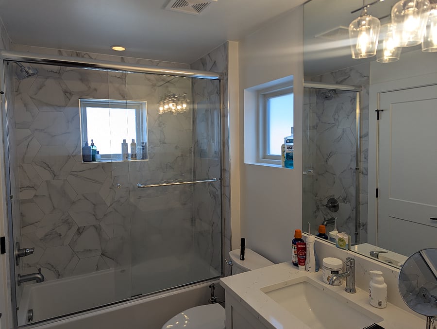 Private Bathroom 2 (upper level)