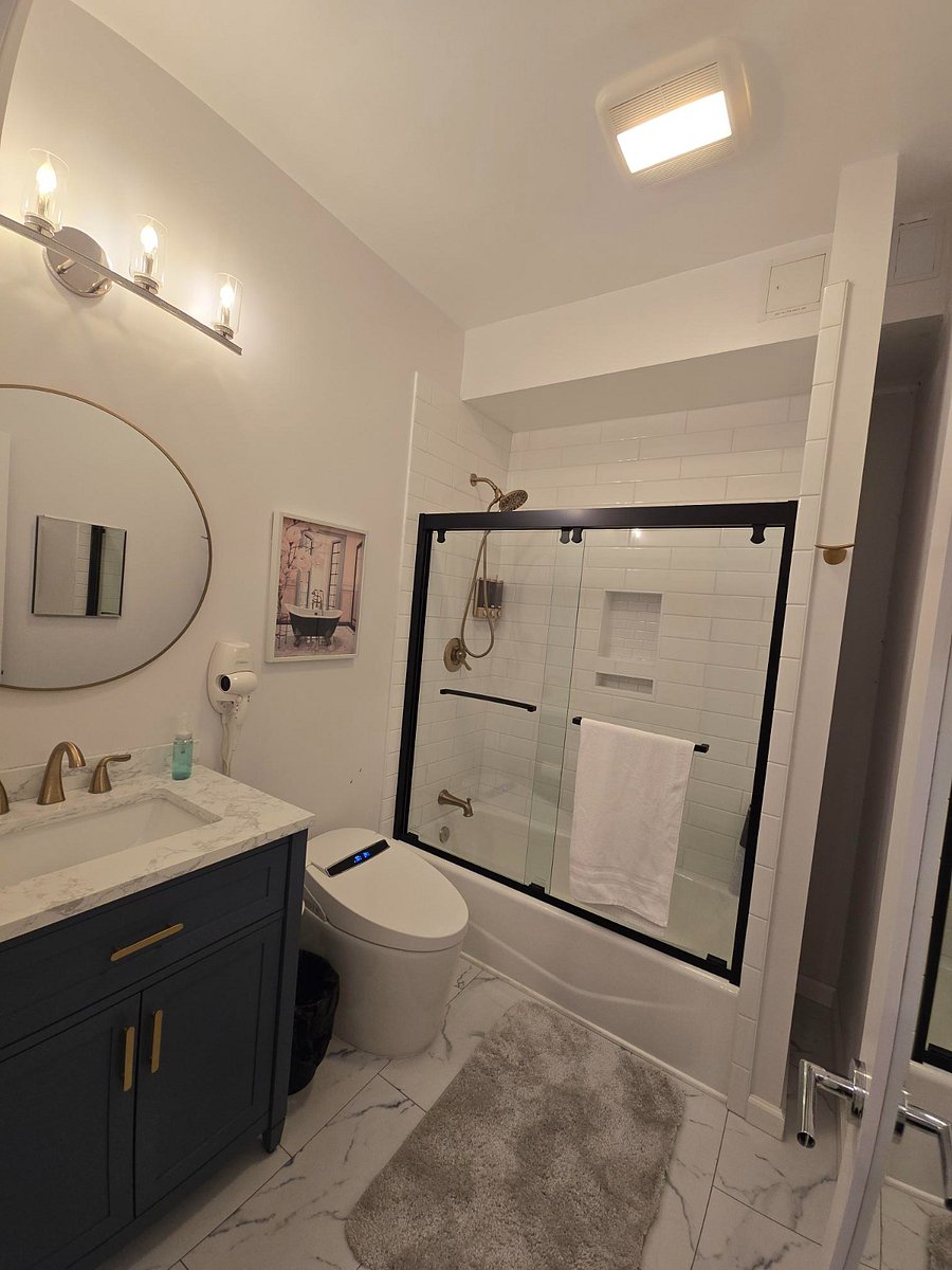 Bathroom, full tile show