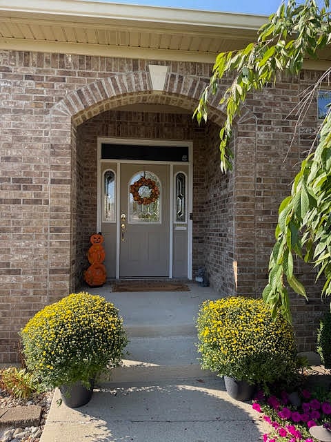 Main entrance (with keyless entry).
