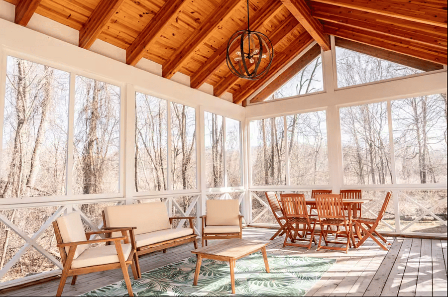 Screened in porch