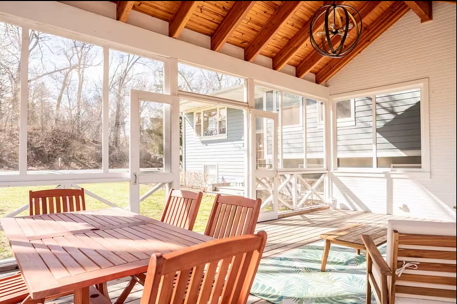 Screened in porch