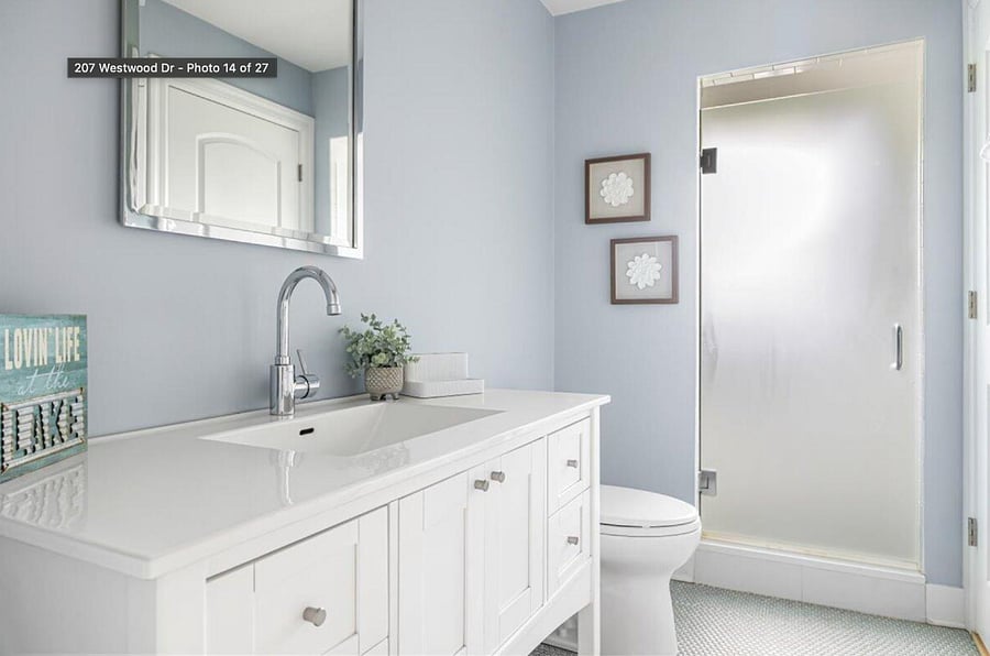 Upper level bathroom, accessible from hallway and bedroom 2