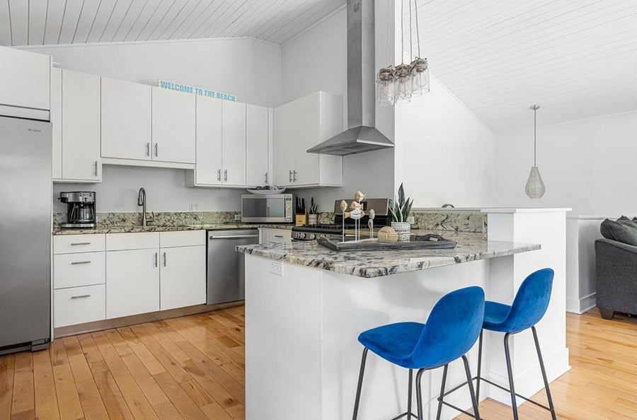 Gourmet kitchen and sit down breakfast bar