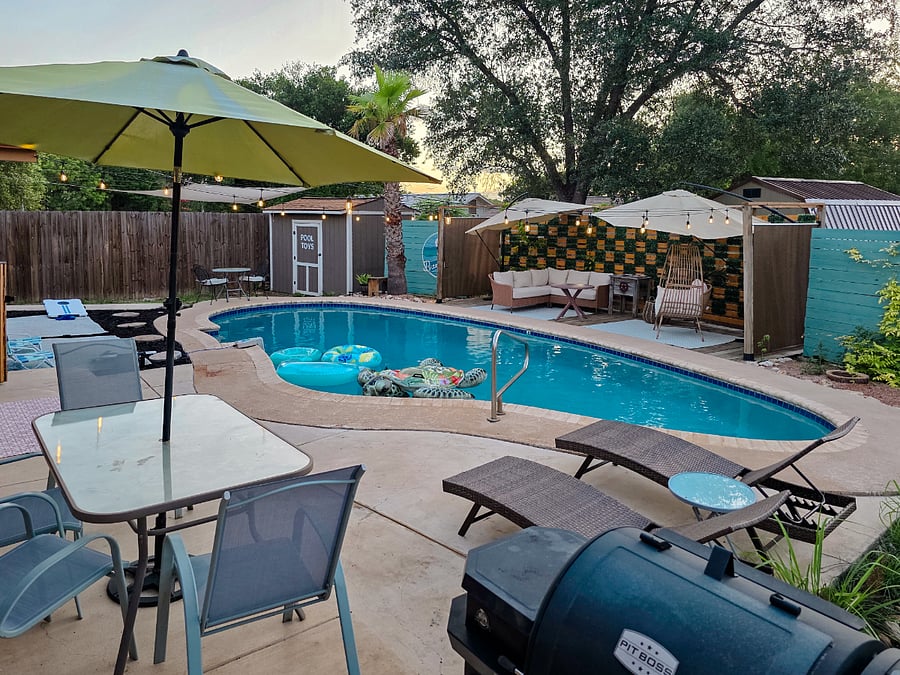 Outdoor Pool, deck