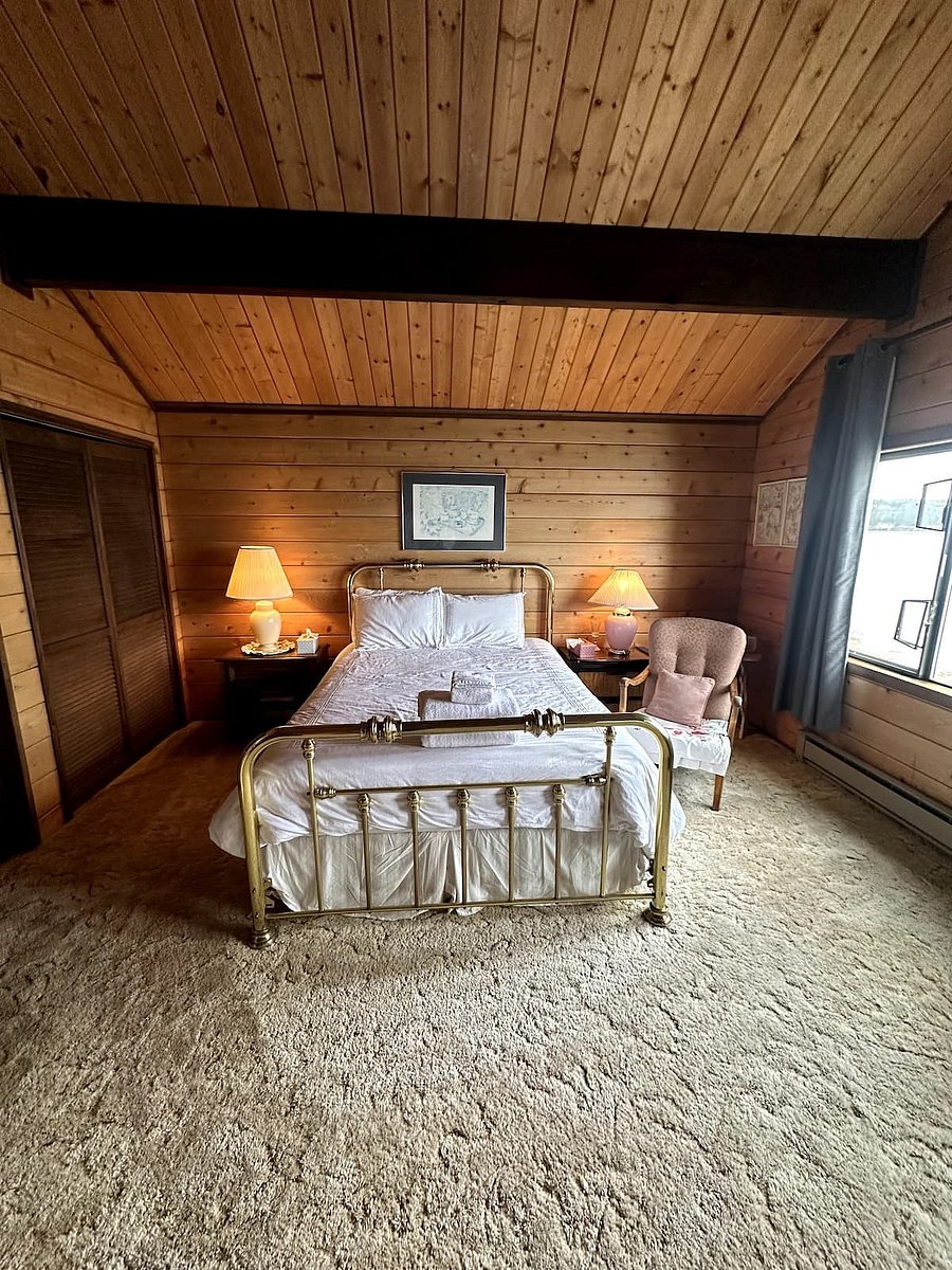 Upstairs bedroom #1. Queen bed. Facing Hood Canal.