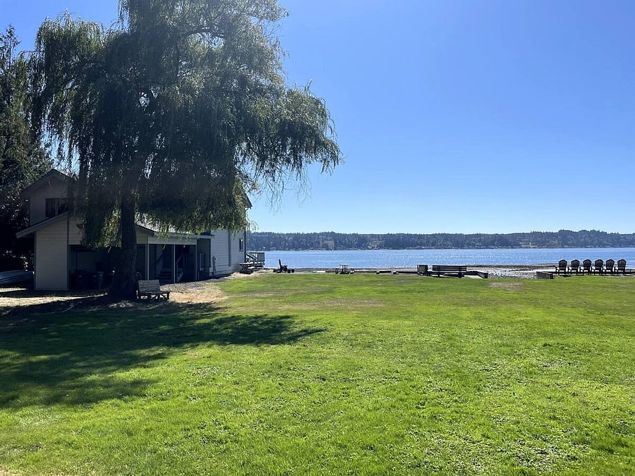Complete, whole-house waterfront home. Large lawn area that is shared with other community members.