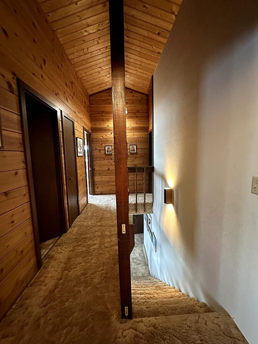 Hallway between the 3 upstairs bedroom and 2 bathrooms.