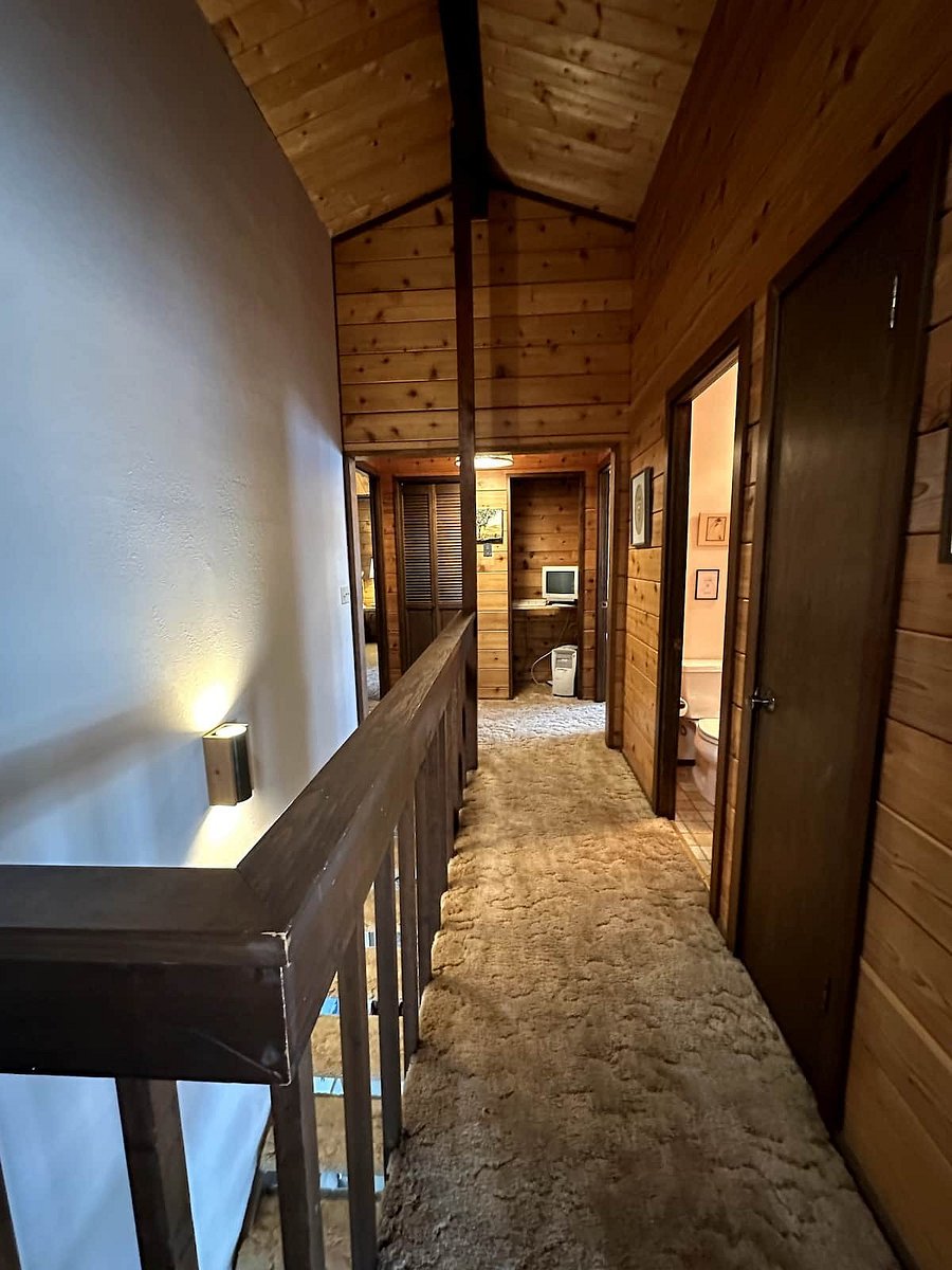 Hallway between the 3 upstairs bedroom and 2 bathrooms.