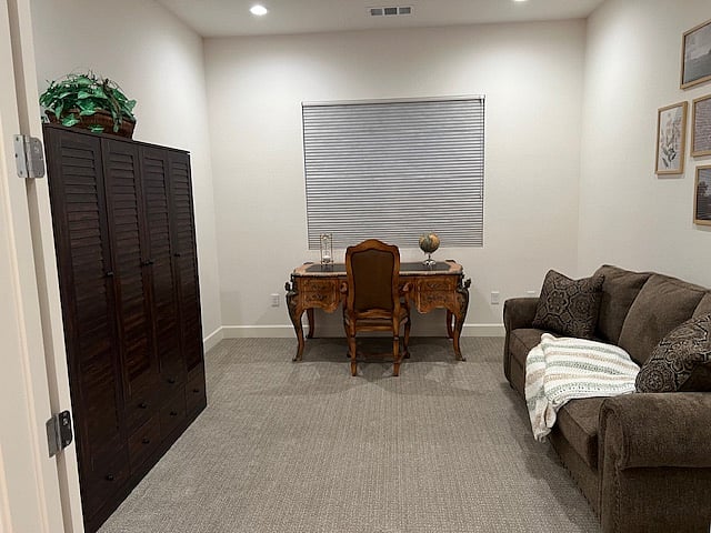 Office or 3rd bedroom with queen pullout sofabed