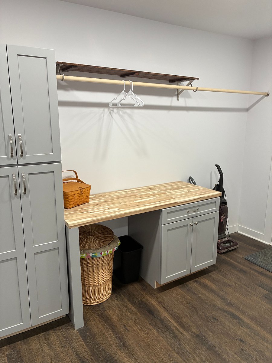 Laundry/Mud room (Folding table)
