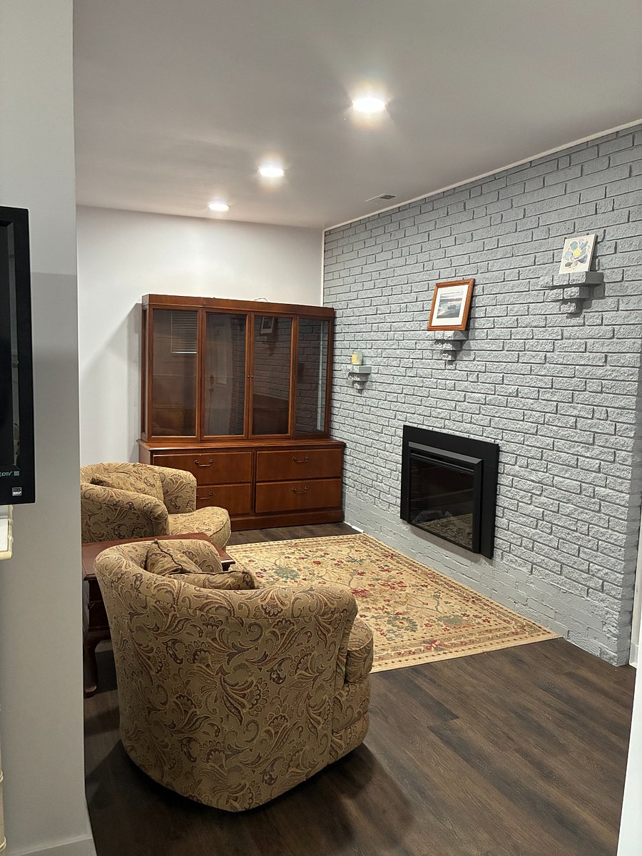 Primary Bedroom - sitting area