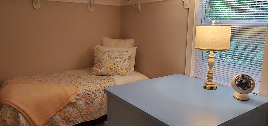 Additional sleeping area off of bedroom