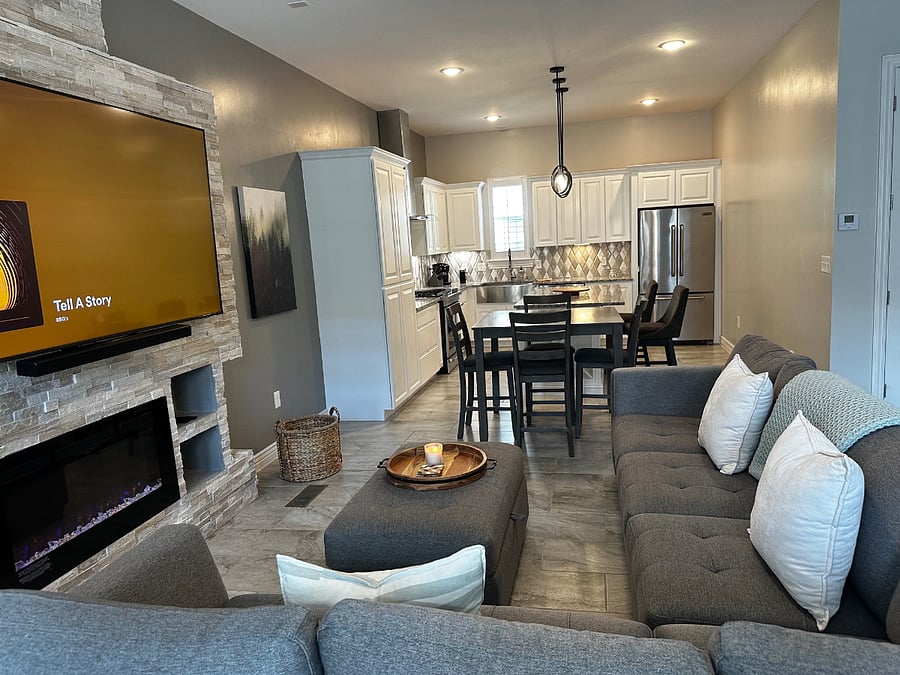 Kitchen and living room in a common space. Perfect for entertaining!