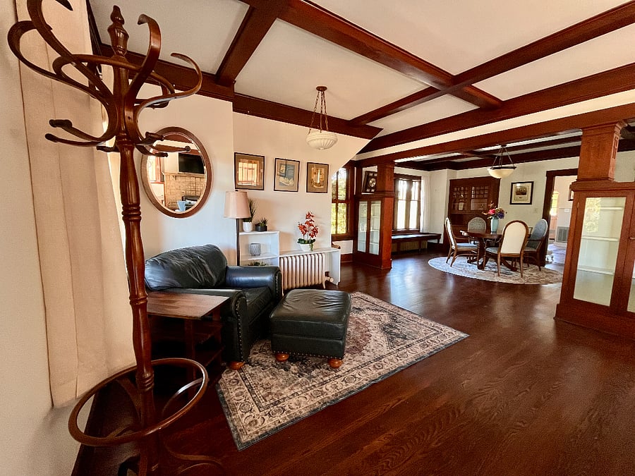 Foyer/reading nook