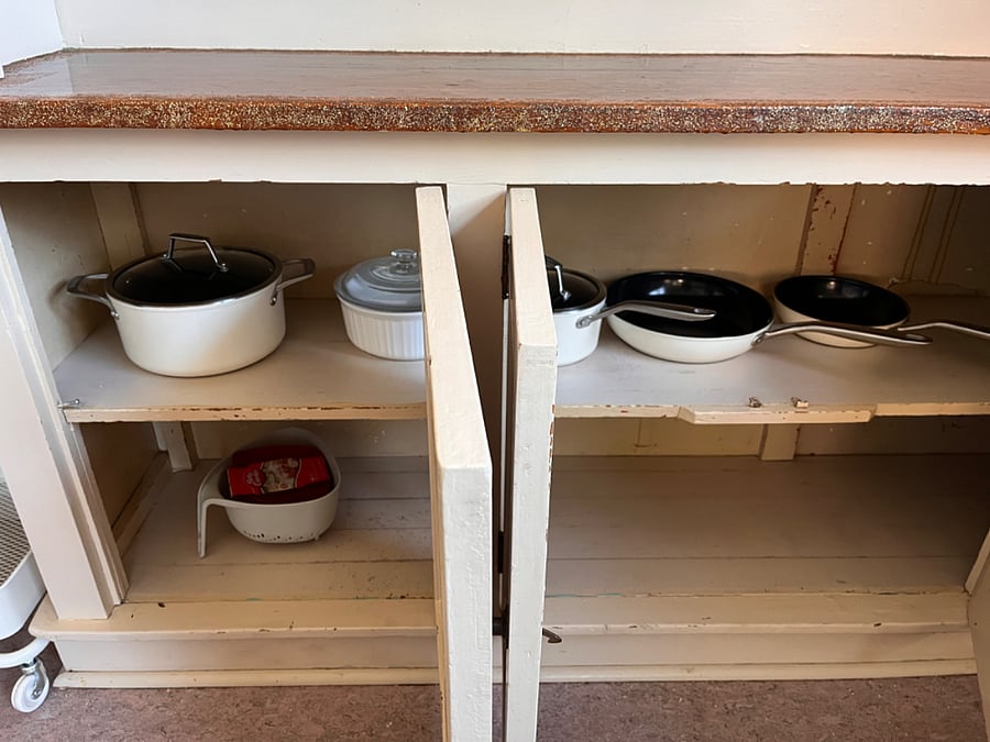 Non stick cookware and bakeware
