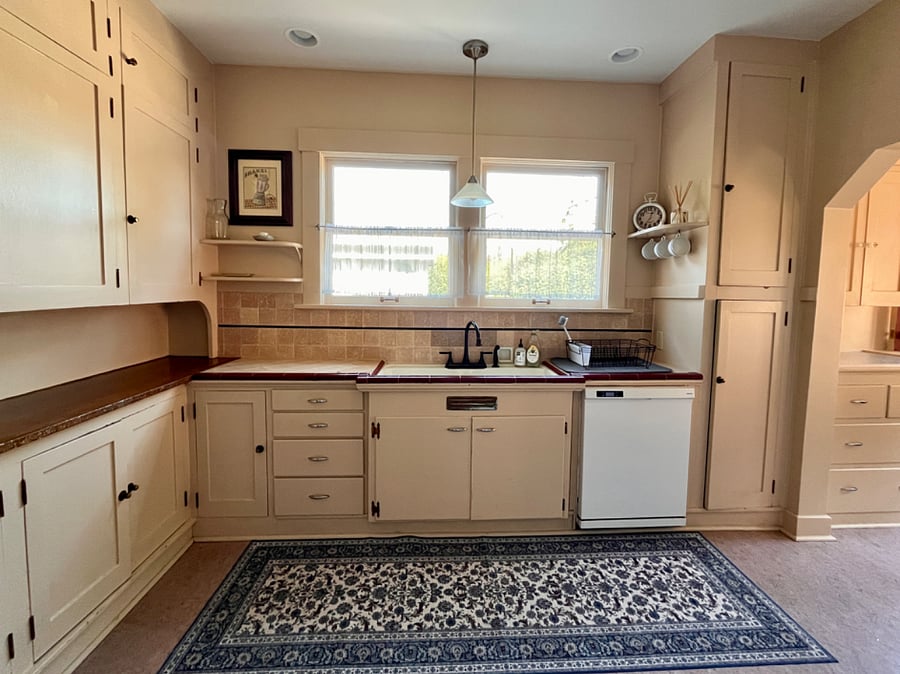 Double sink, dishwasher and original built in shelving